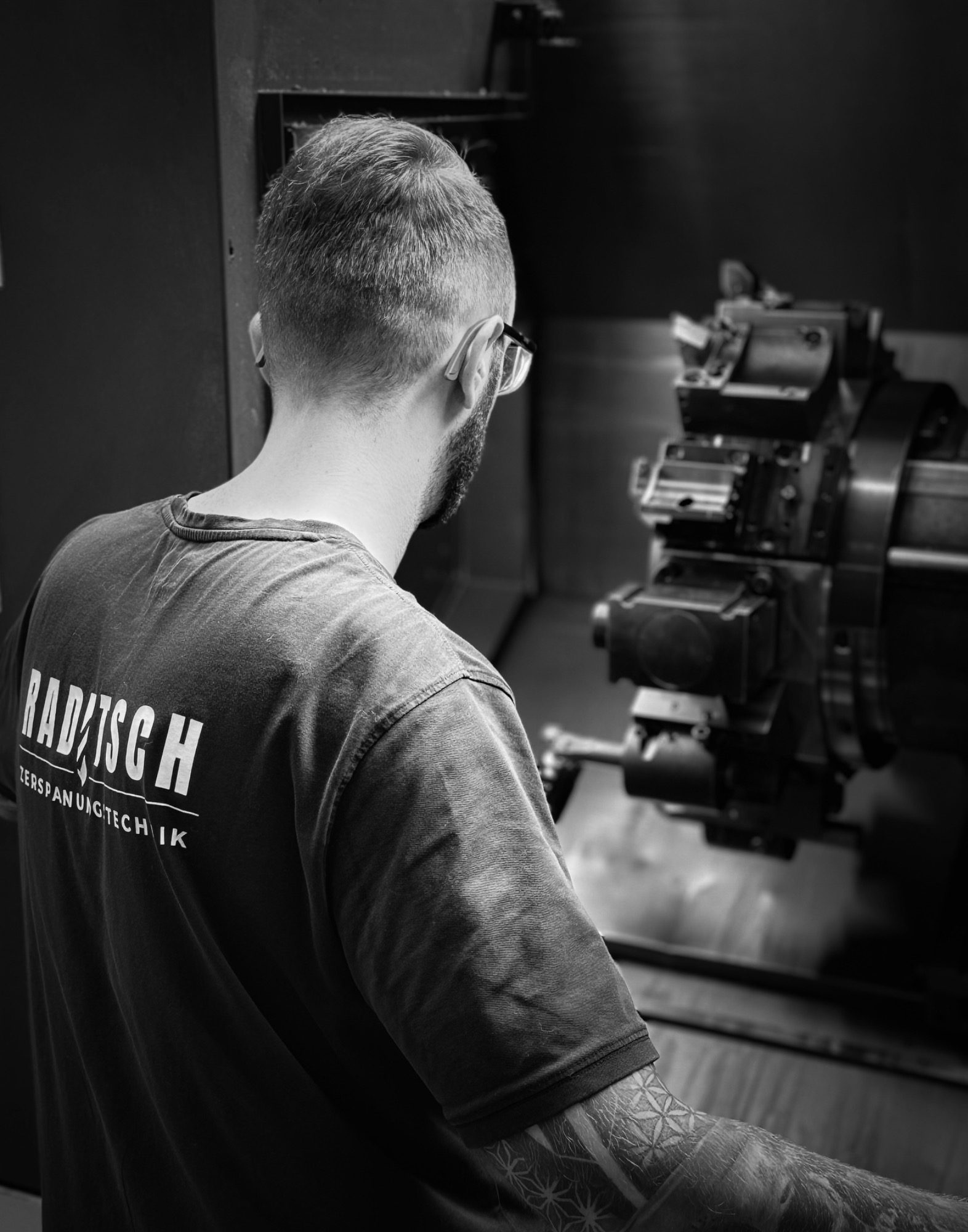 Operator at the CNC lathe